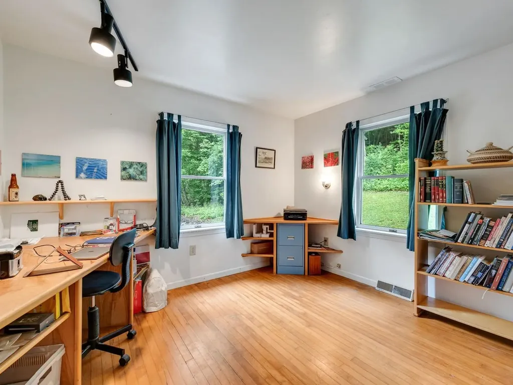 31 Burroughs Farm Road Ferrisburgh VT 05456