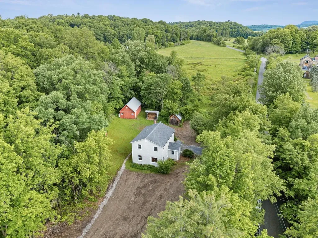 31 Burroughs Farm Road Ferrisburgh VT 05456