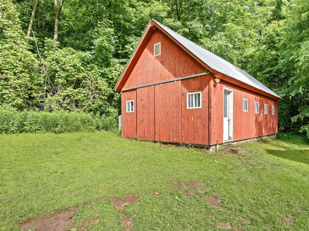 31 Burroughs Farm Road Ferrisburgh VT 05456