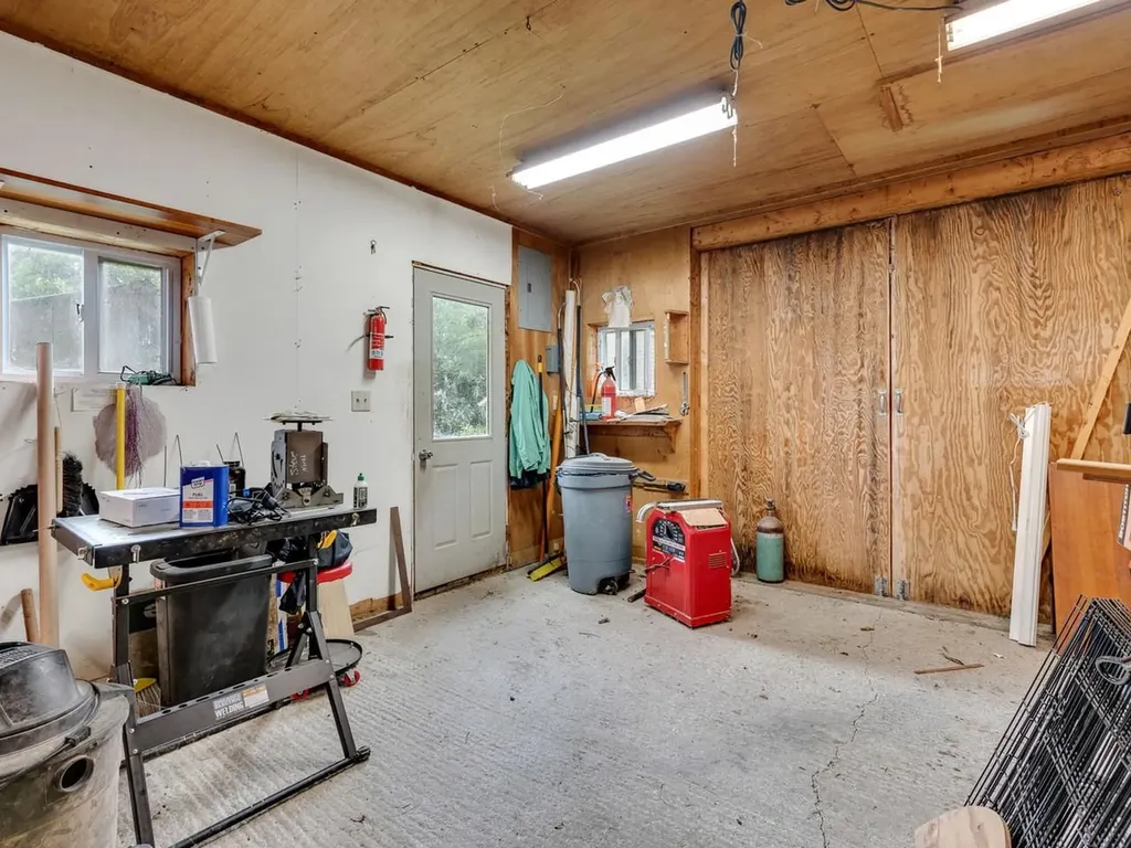 31 Burroughs Farm Road Ferrisburgh VT 05456
