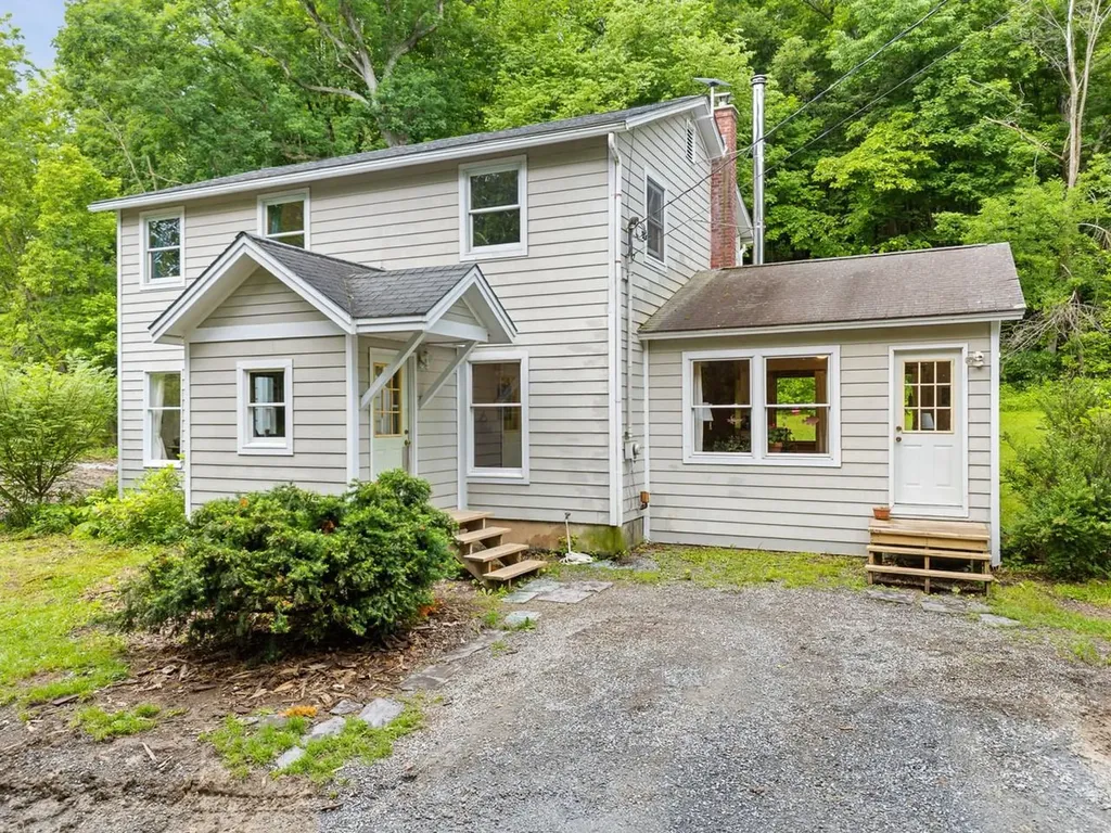 31 Burroughs Farm Road Ferrisburgh VT 05456