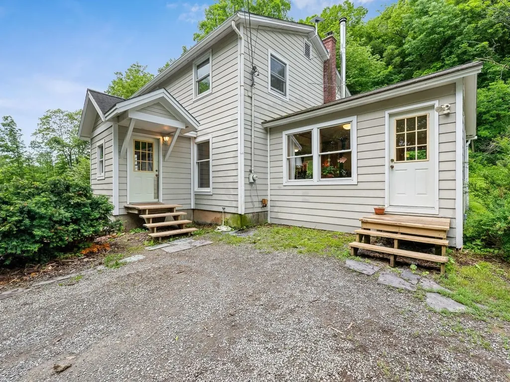31 Burroughs Farm Road Ferrisburgh VT 05456
