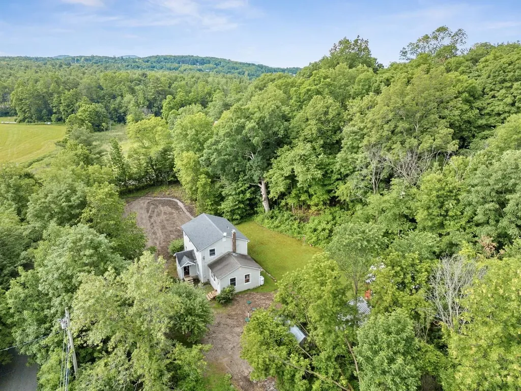31 Burroughs Farm Road Ferrisburgh VT 05456