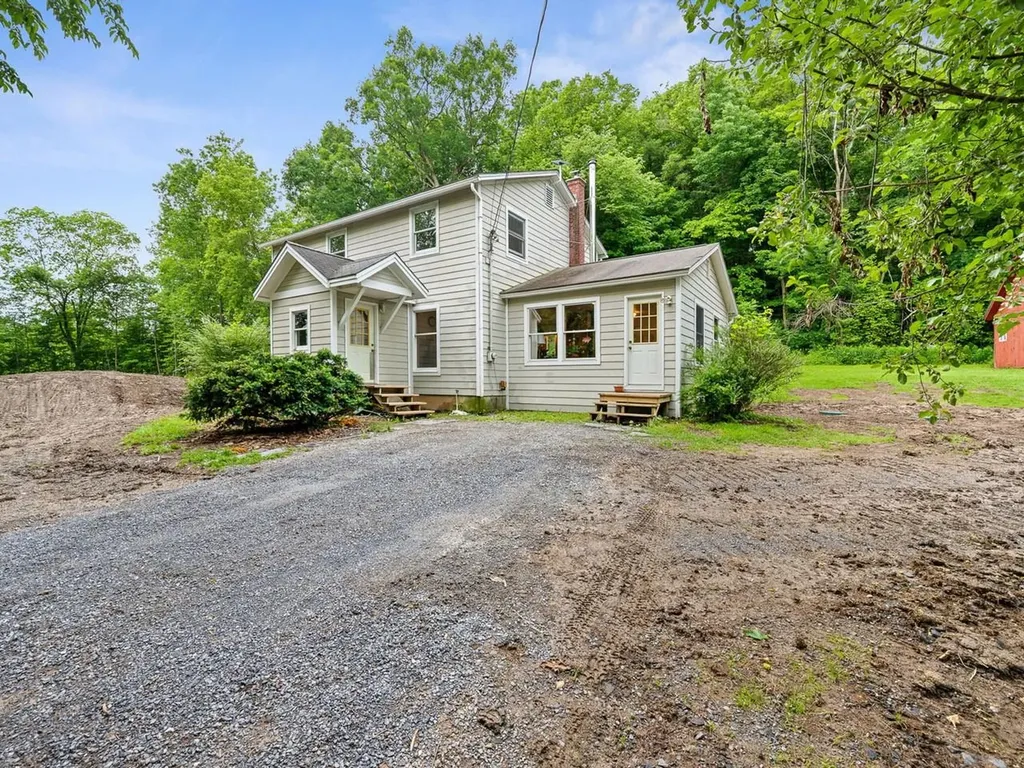 31 Burroughs Farm Road Ferrisburgh VT 05456