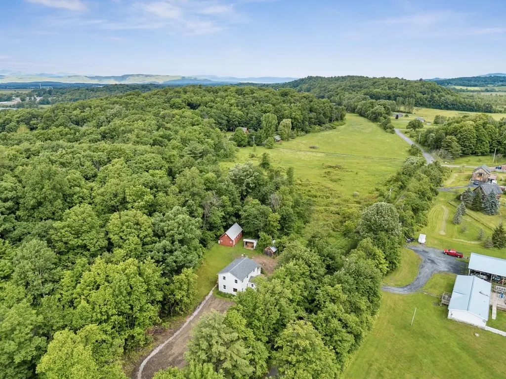 31 Burroughs Farm Road Ferrisburgh VT 05456