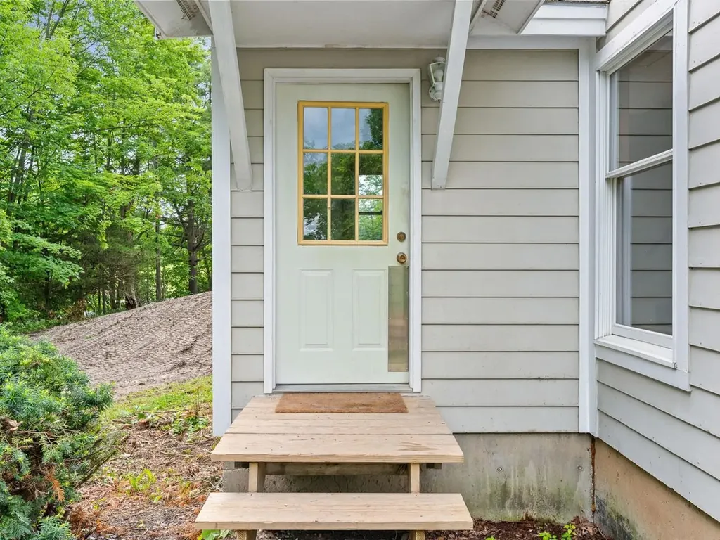 31 Burroughs Farm Road Ferrisburgh VT 05456