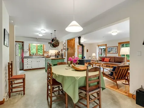 31 Burroughs Farm Road Ferrisburgh VT 05456