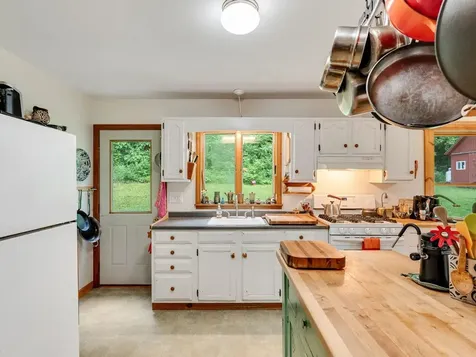 31 Burroughs Farm Road Ferrisburgh VT 05456