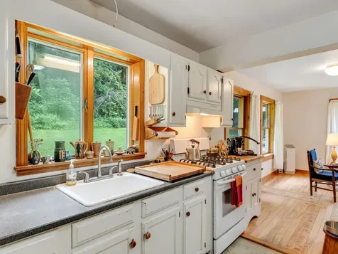 31 Burroughs Farm Road Ferrisburgh VT 05456