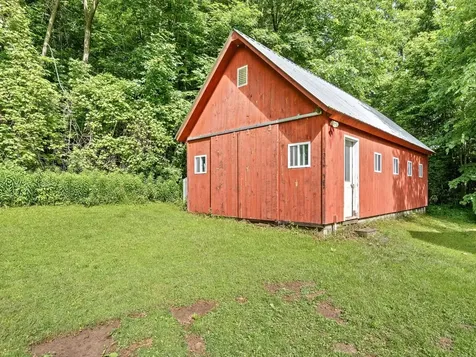 31 Burroughs Farm Road Ferrisburgh VT 05456