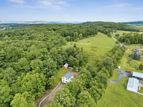 31 Burroughs Farm Road Ferrisburgh VT 05456