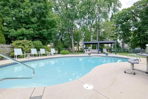 129 Sherburne Street Manchester NH 03104
