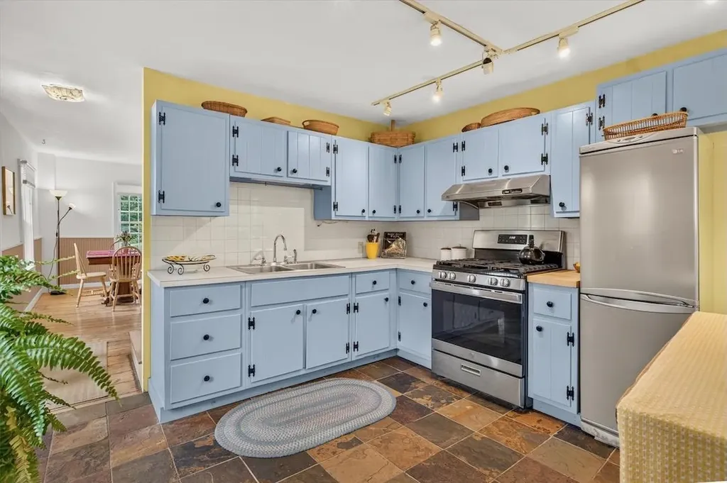 606 Old Stowell Hill Londonderry VT 05148