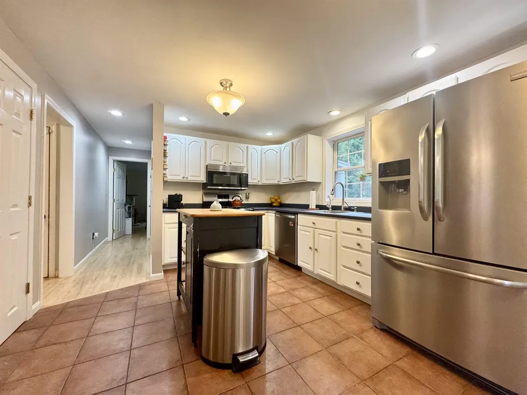 20 Lamprey Village Drive Epping NH 03042