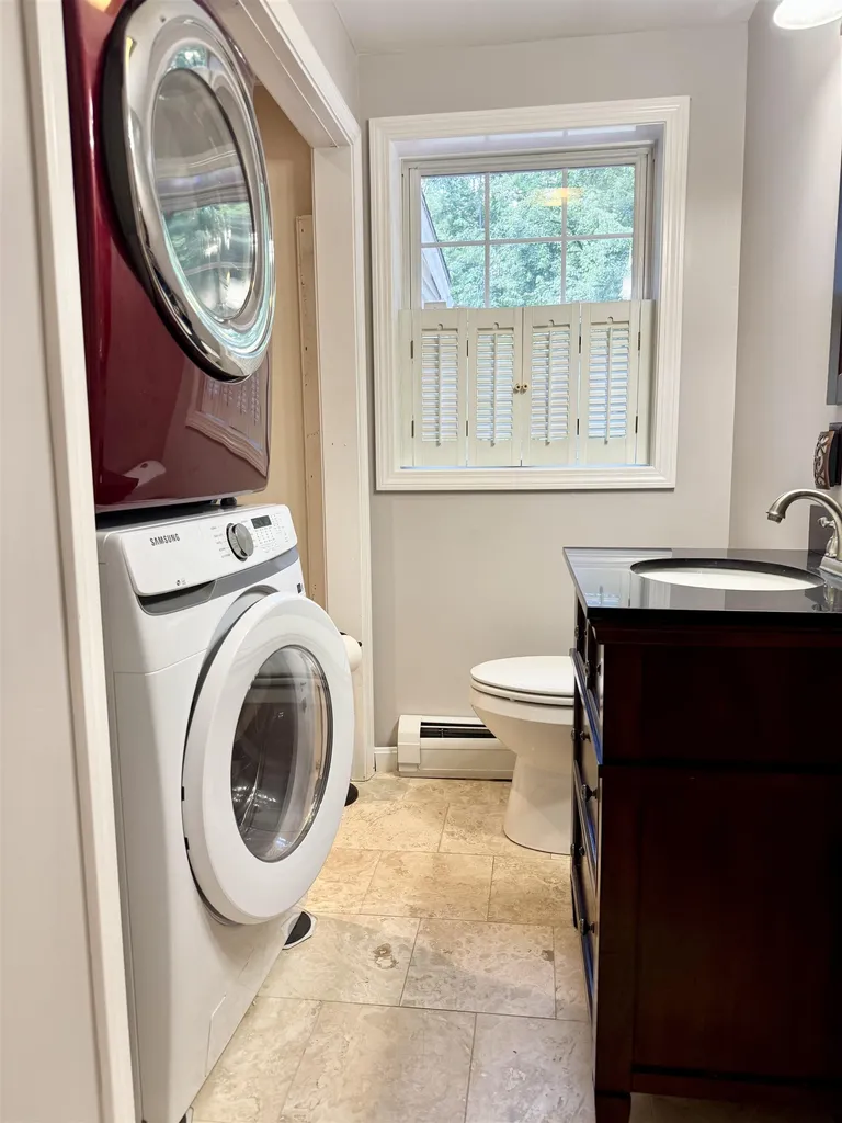 20 Lamprey Village Drive Epping NH 03042