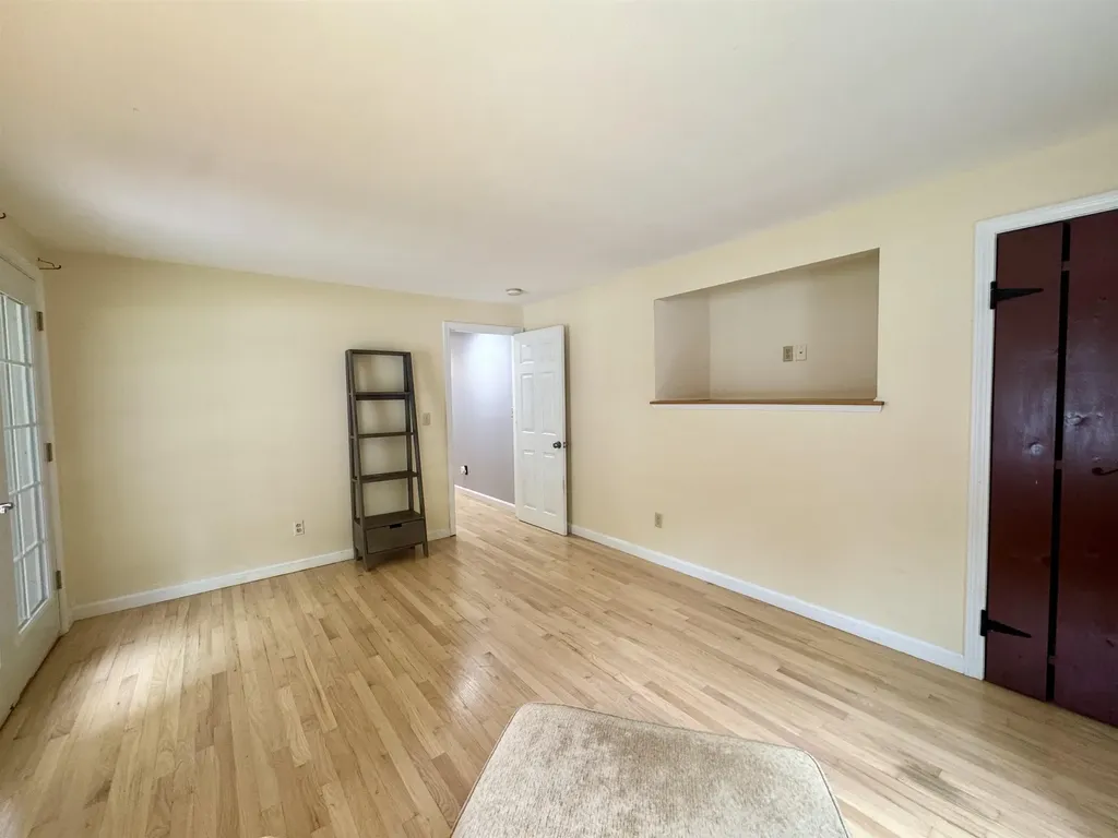 20 Lamprey Village Drive Epping NH 03042