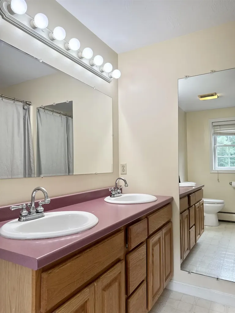 20 Lamprey Village Drive Epping NH 03042