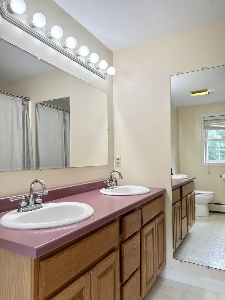 20 Lamprey Village Drive Epping NH 03042