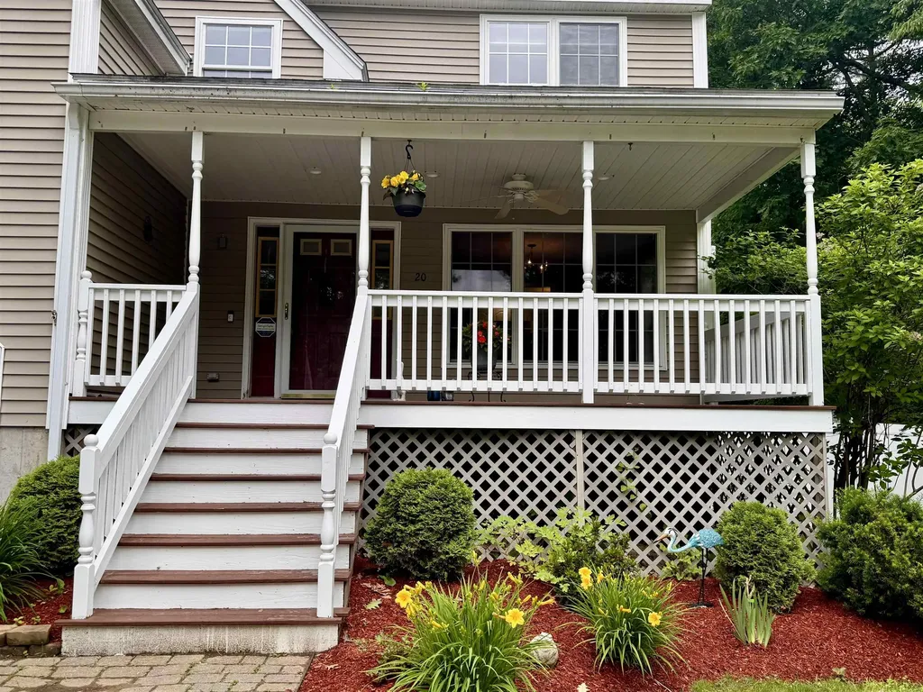 20 Lamprey Village Drive Epping NH 03042