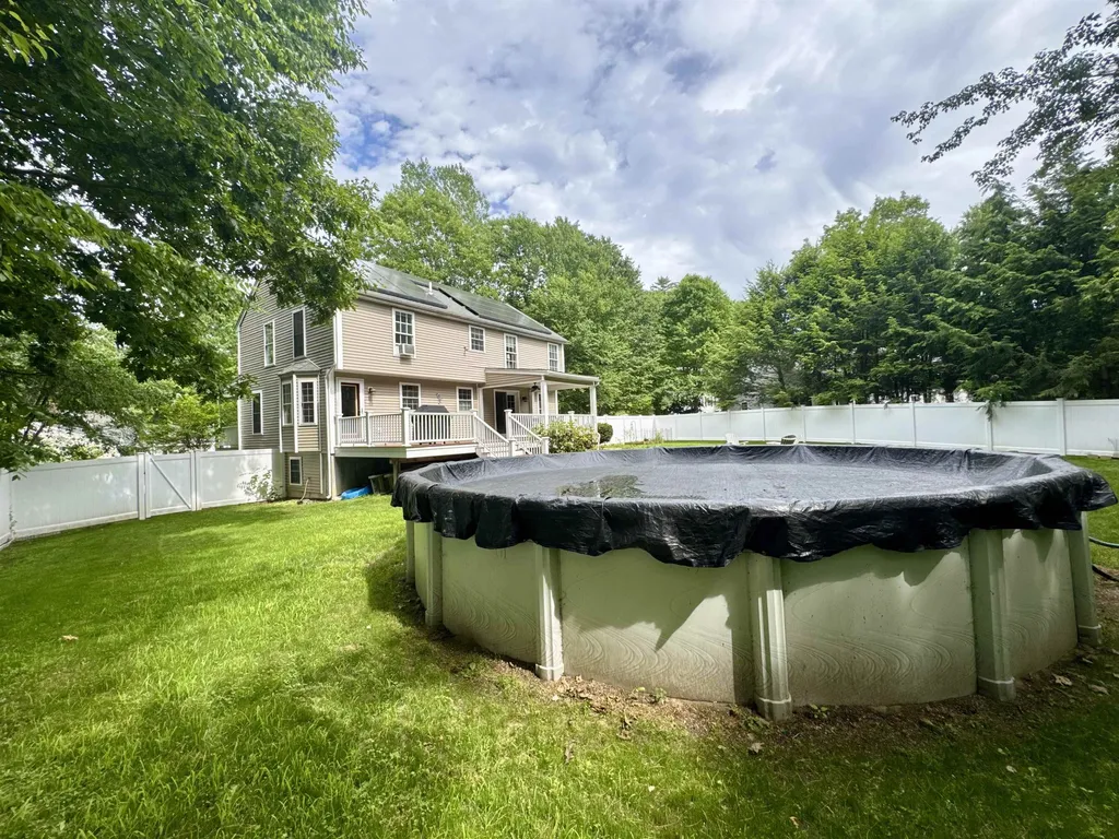20 Lamprey Village Drive Epping NH 03042