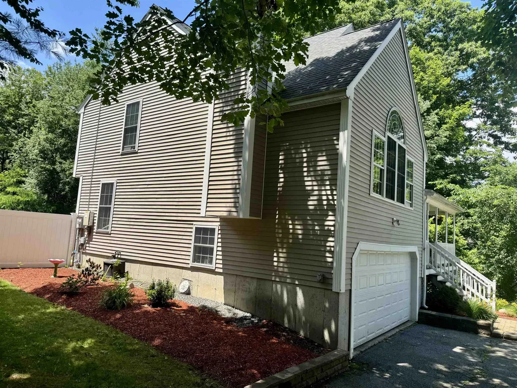 20 Lamprey Village Drive Epping NH 03042