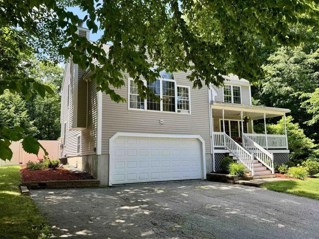 20 Lamprey Village Drive Epping NH 03042