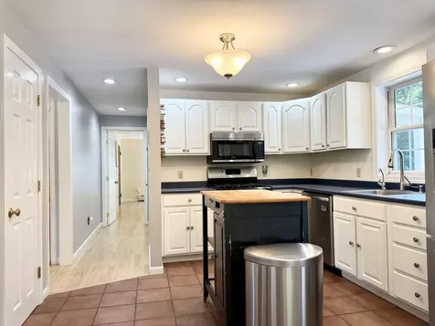 20 Lamprey Village Drive Epping NH 03042
