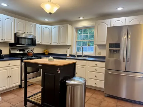 20 Lamprey Village Drive Epping NH 03042