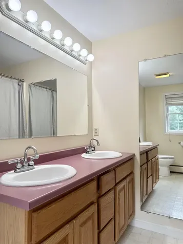 20 Lamprey Village Drive Epping NH 03042
