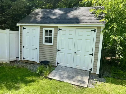 20 Lamprey Village Drive Epping NH 03042