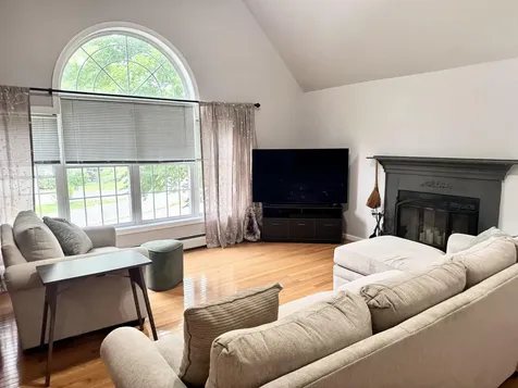 20 Lamprey Village Drive Epping NH 03042