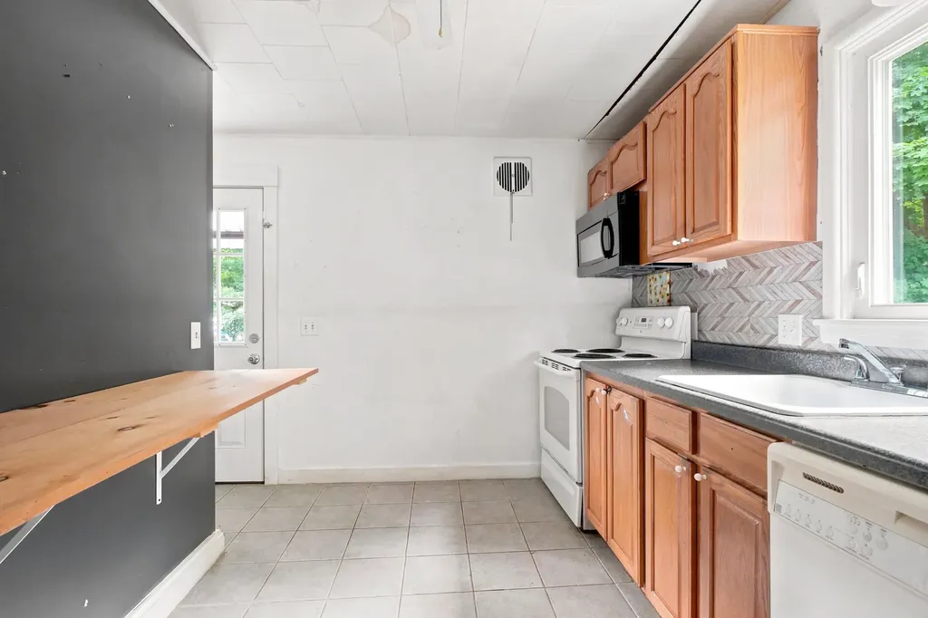 25 Kendall Avenue Manchester NH 03103