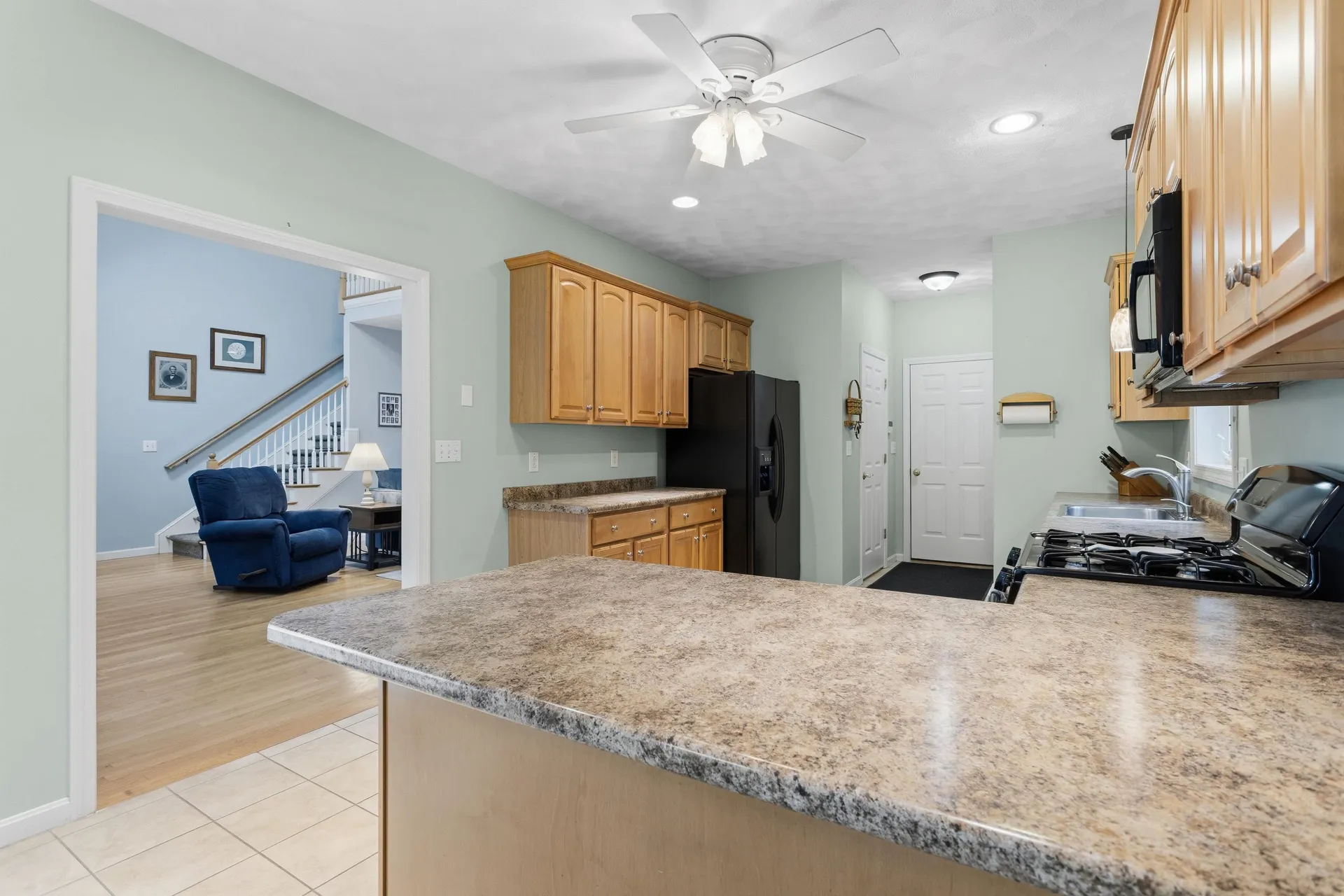 28 Saint Andrews Way Londonderry NH 03053
