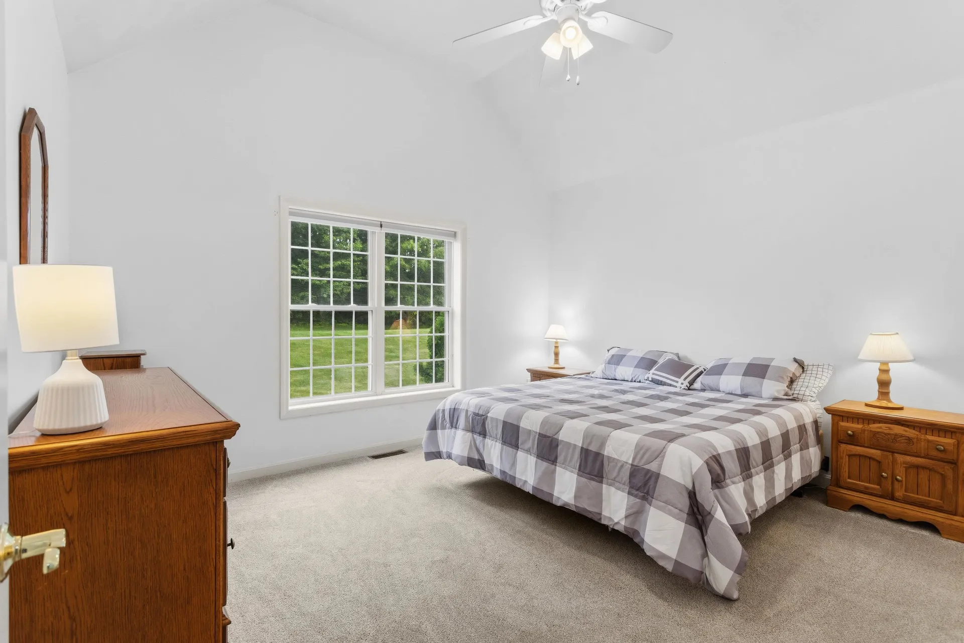 28 Saint Andrews Way Londonderry NH 03053