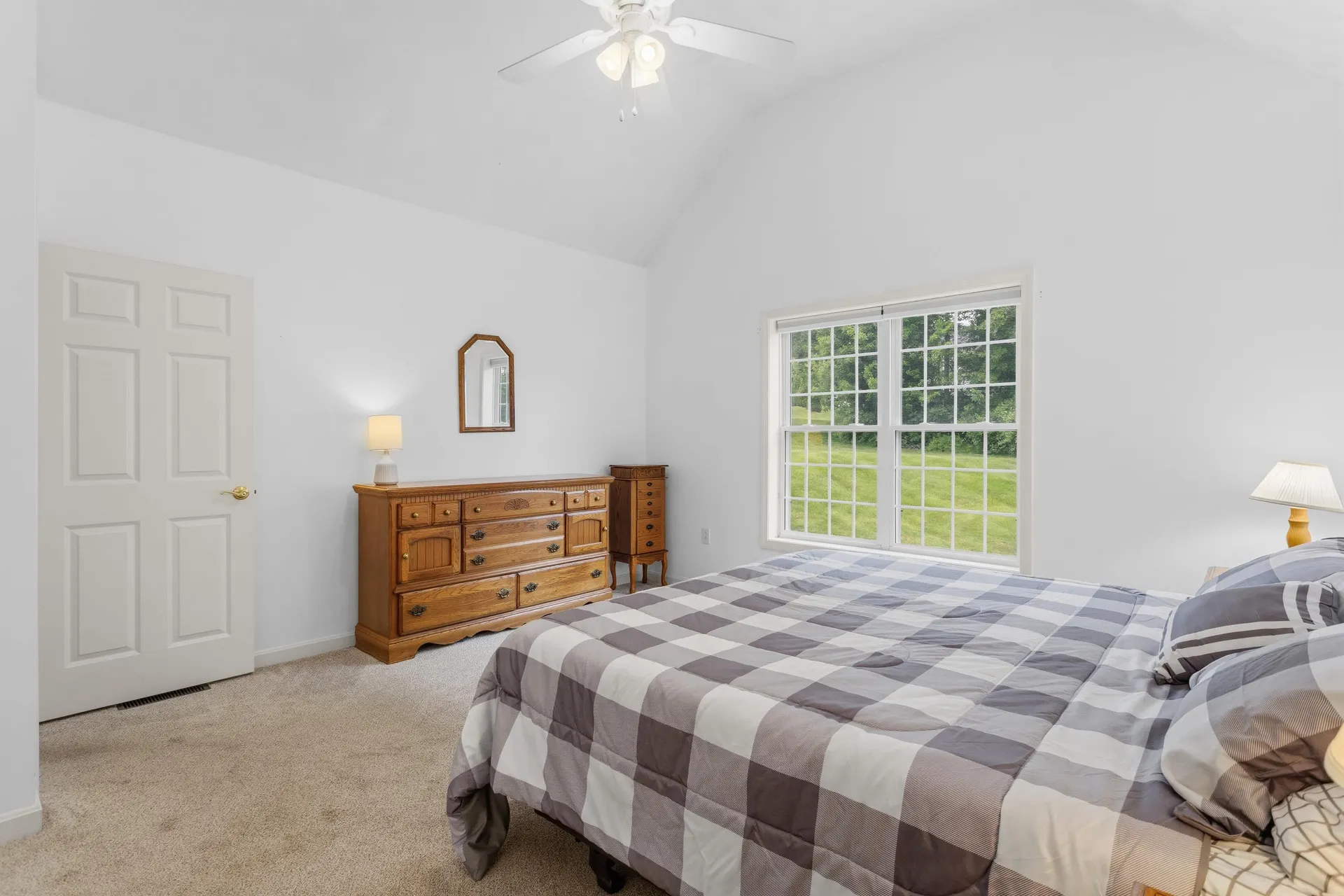 28 Saint Andrews Way Londonderry NH 03053