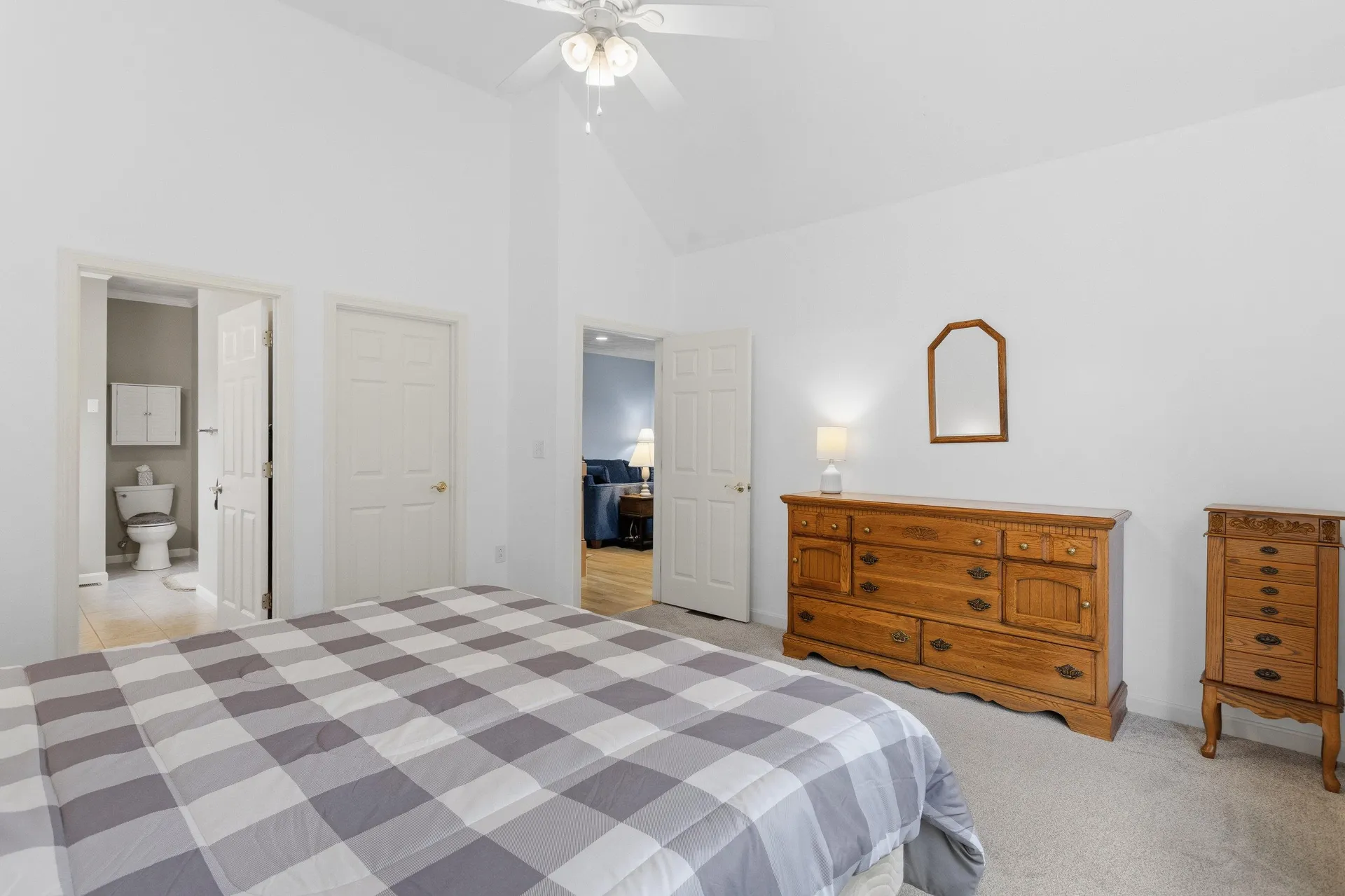 28 Saint Andrews Way Londonderry NH 03053