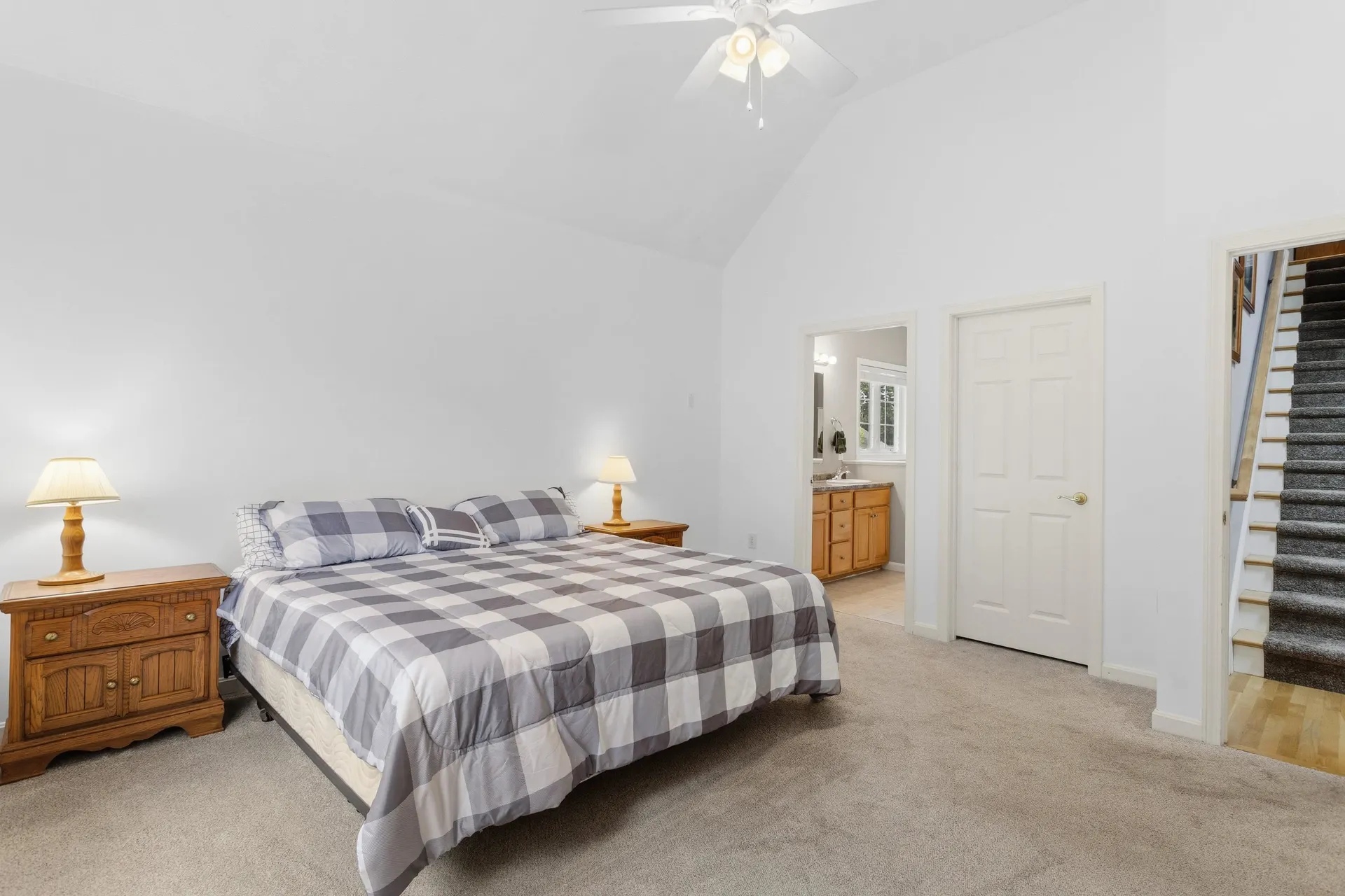 28 Saint Andrews Way Londonderry NH 03053