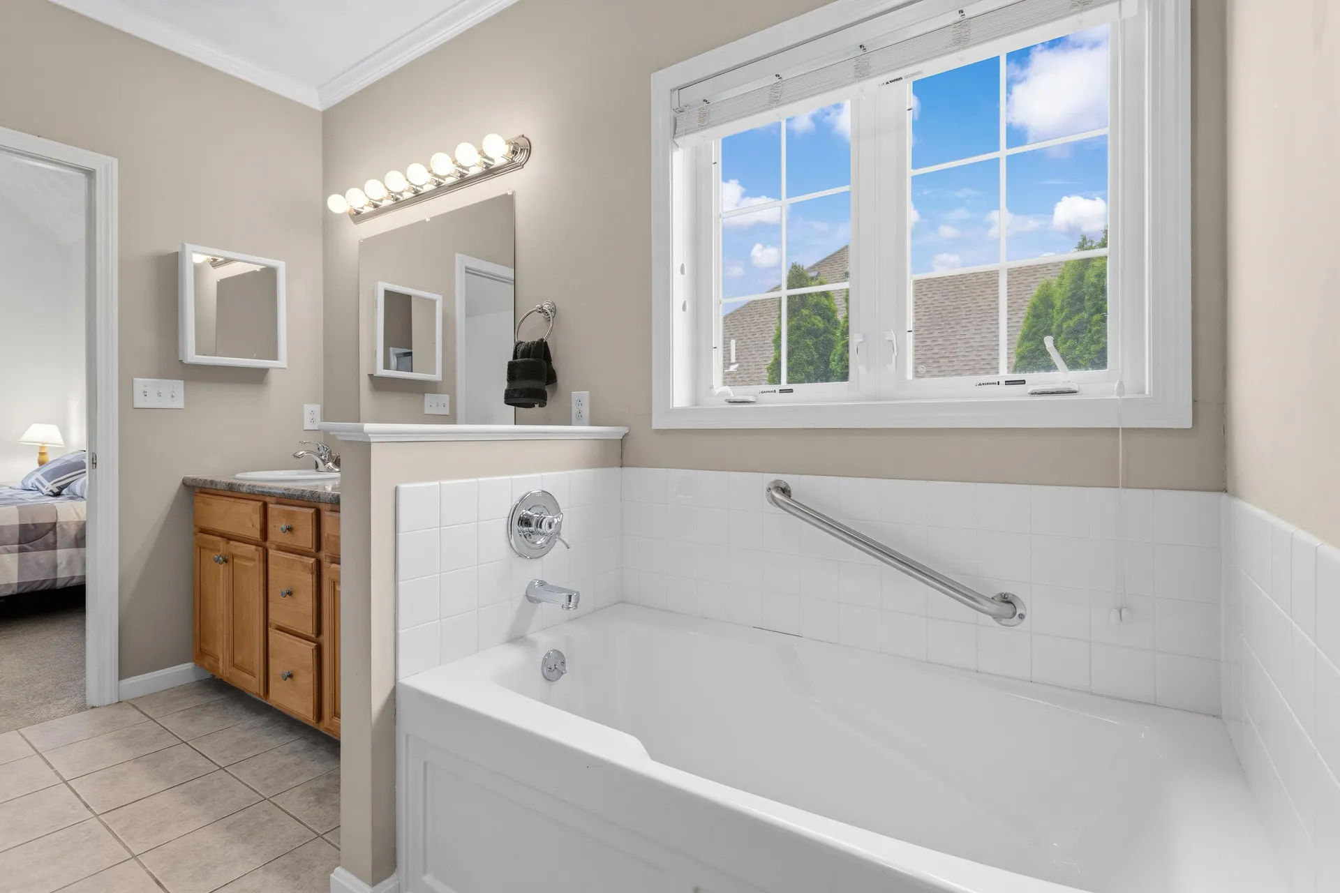 28 Saint Andrews Way Londonderry NH 03053