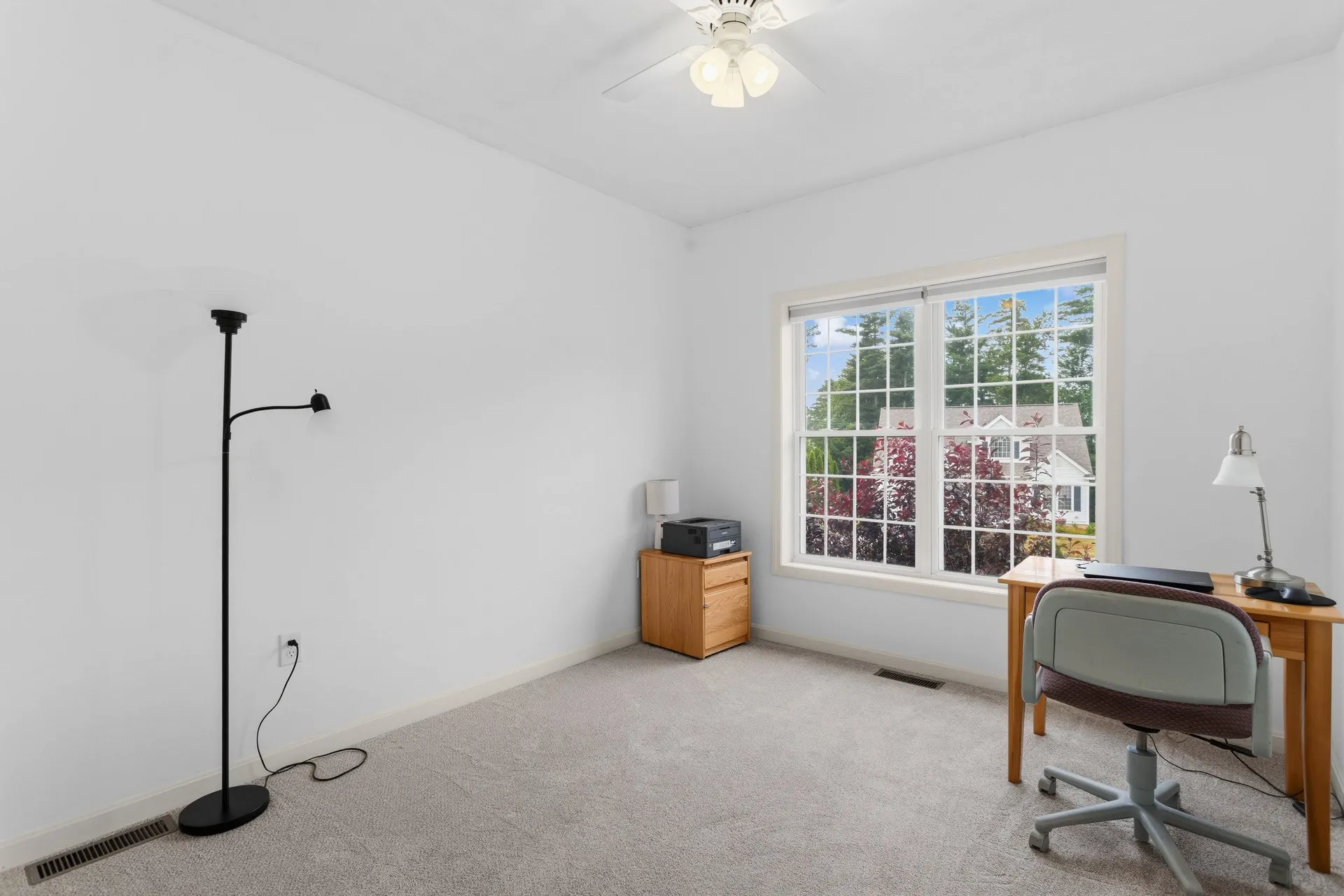 28 Saint Andrews Way Londonderry NH 03053