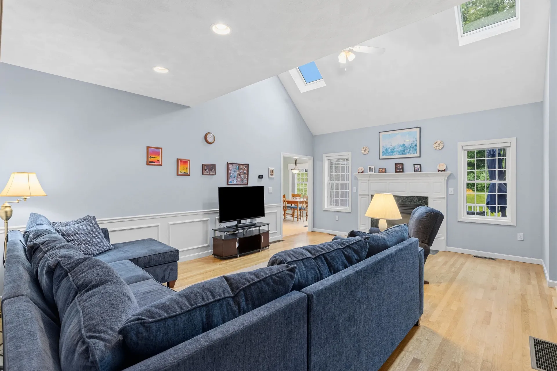 28 Saint Andrews Way Londonderry NH 03053