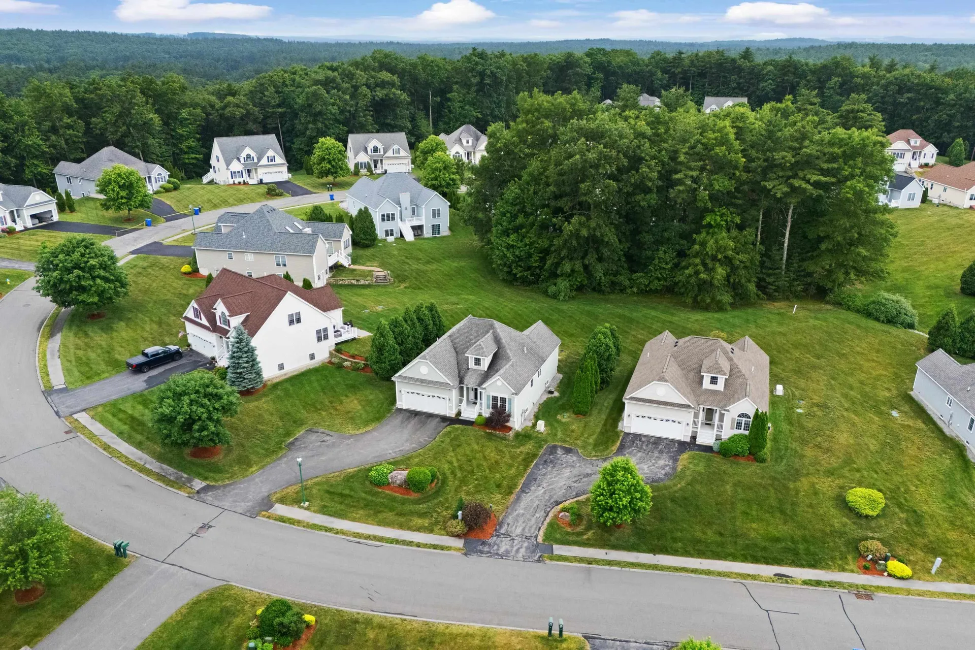 28 Saint Andrews Way Londonderry NH 03053