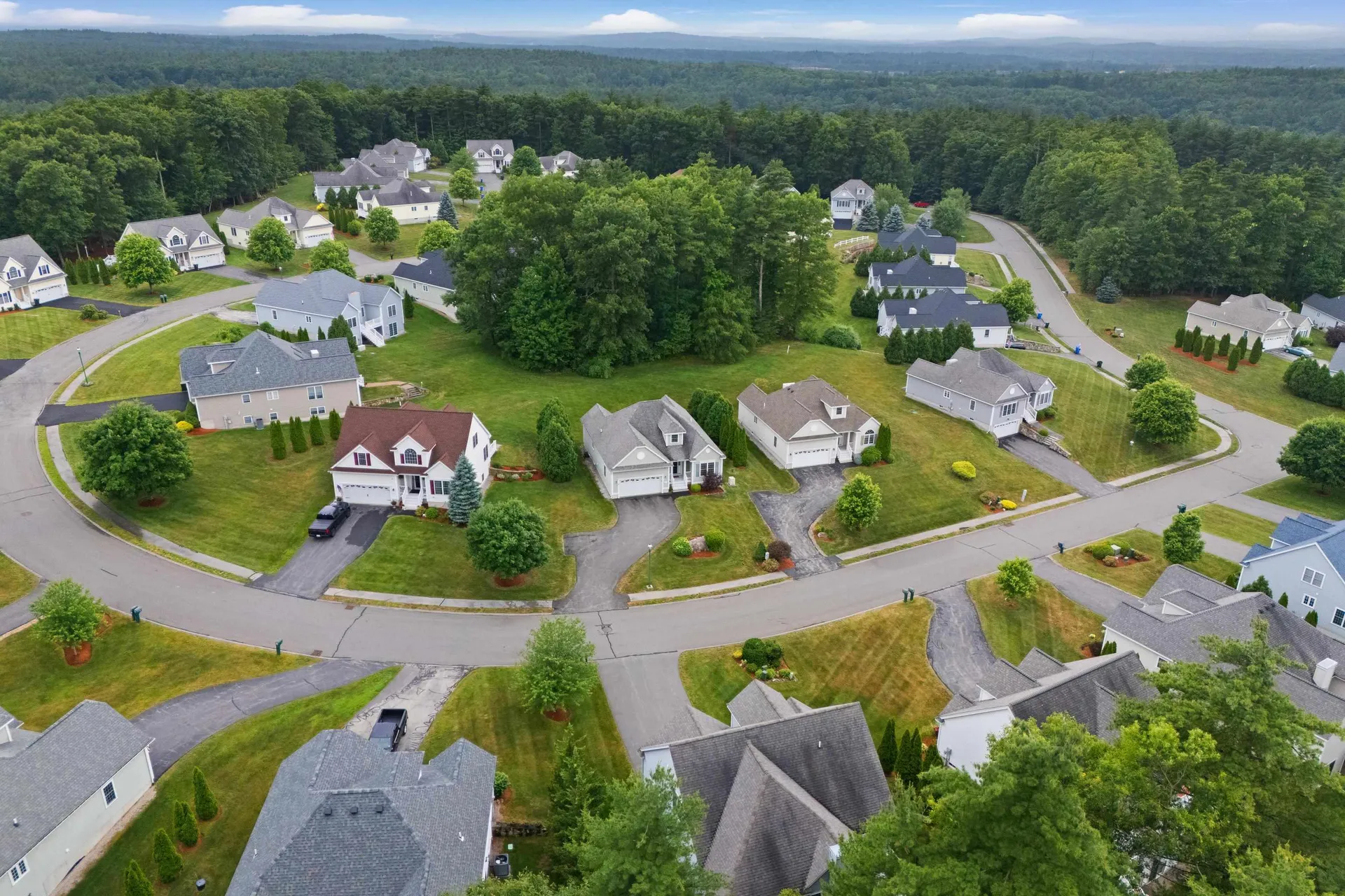 28 Saint Andrews Way Londonderry NH 03053