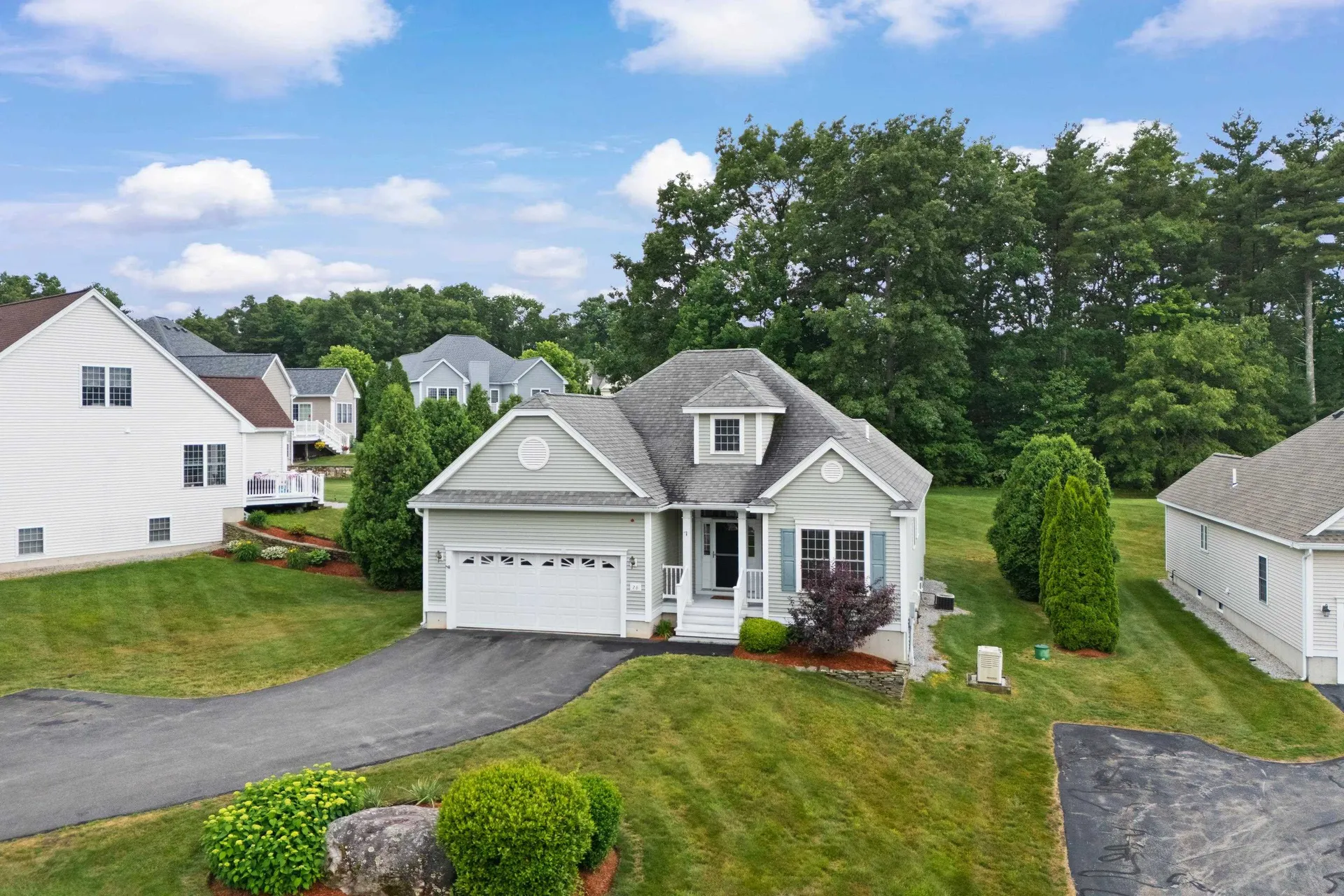 28 Saint Andrews Way Londonderry NH 03053