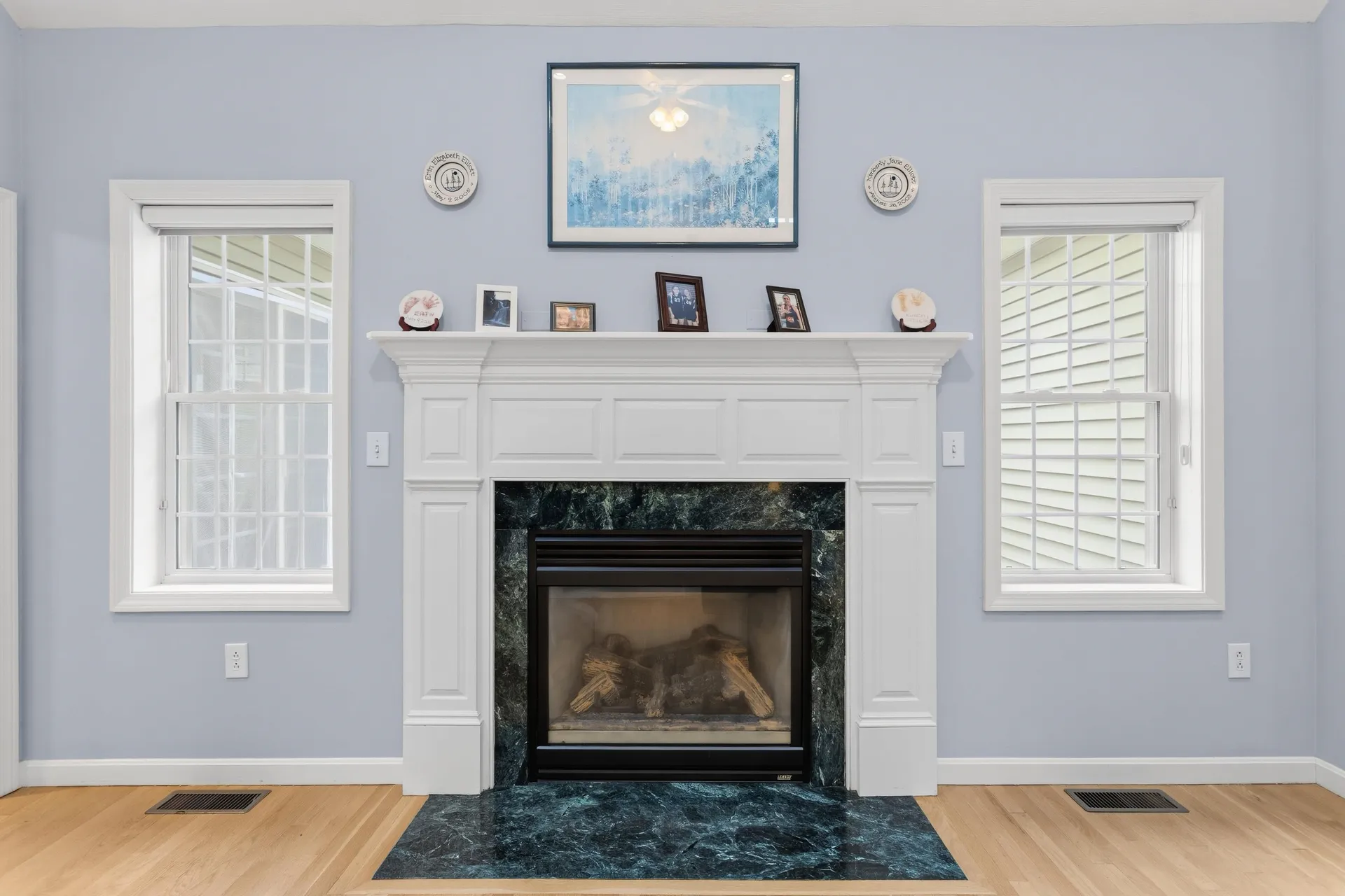 28 Saint Andrews Way Londonderry NH 03053