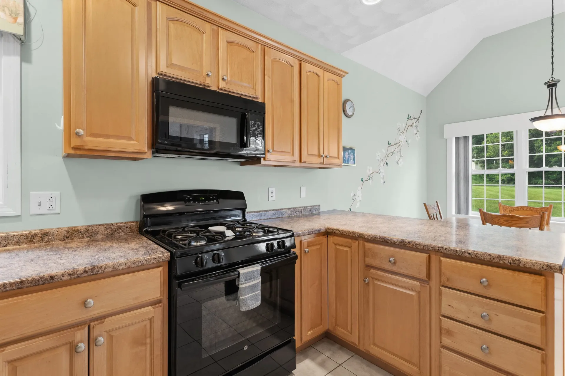 28 Saint Andrews Way Londonderry NH 03053