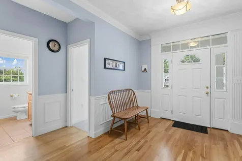 28 Saint Andrews Way Londonderry NH 03053