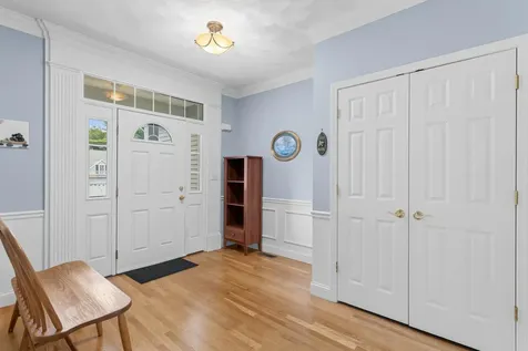 28 Saint Andrews Way Londonderry NH 03053
