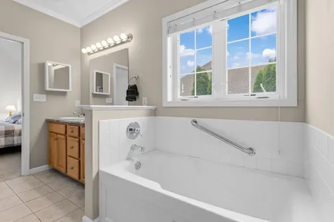 28 Saint Andrews Way Londonderry NH 03053
