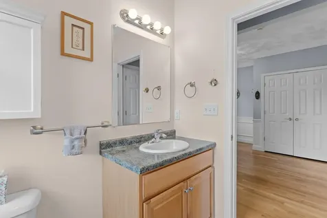 28 Saint Andrews Way Londonderry NH 03053