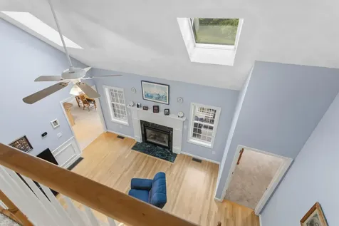 28 Saint Andrews Way Londonderry NH 03053